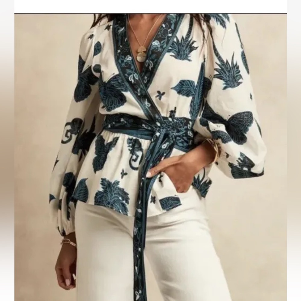 GORGEOUS banana republic balloon sleeve butterfly print top - medium